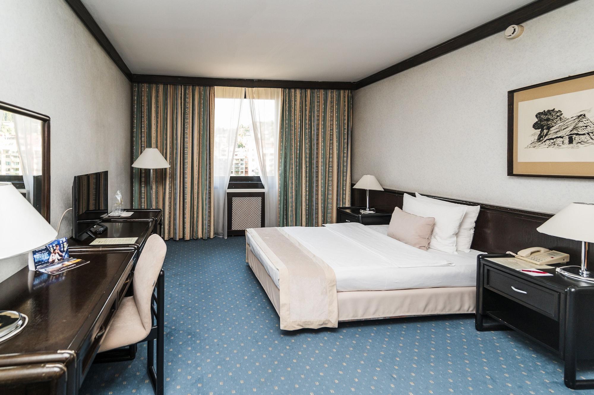 Hotel Holiday 4*