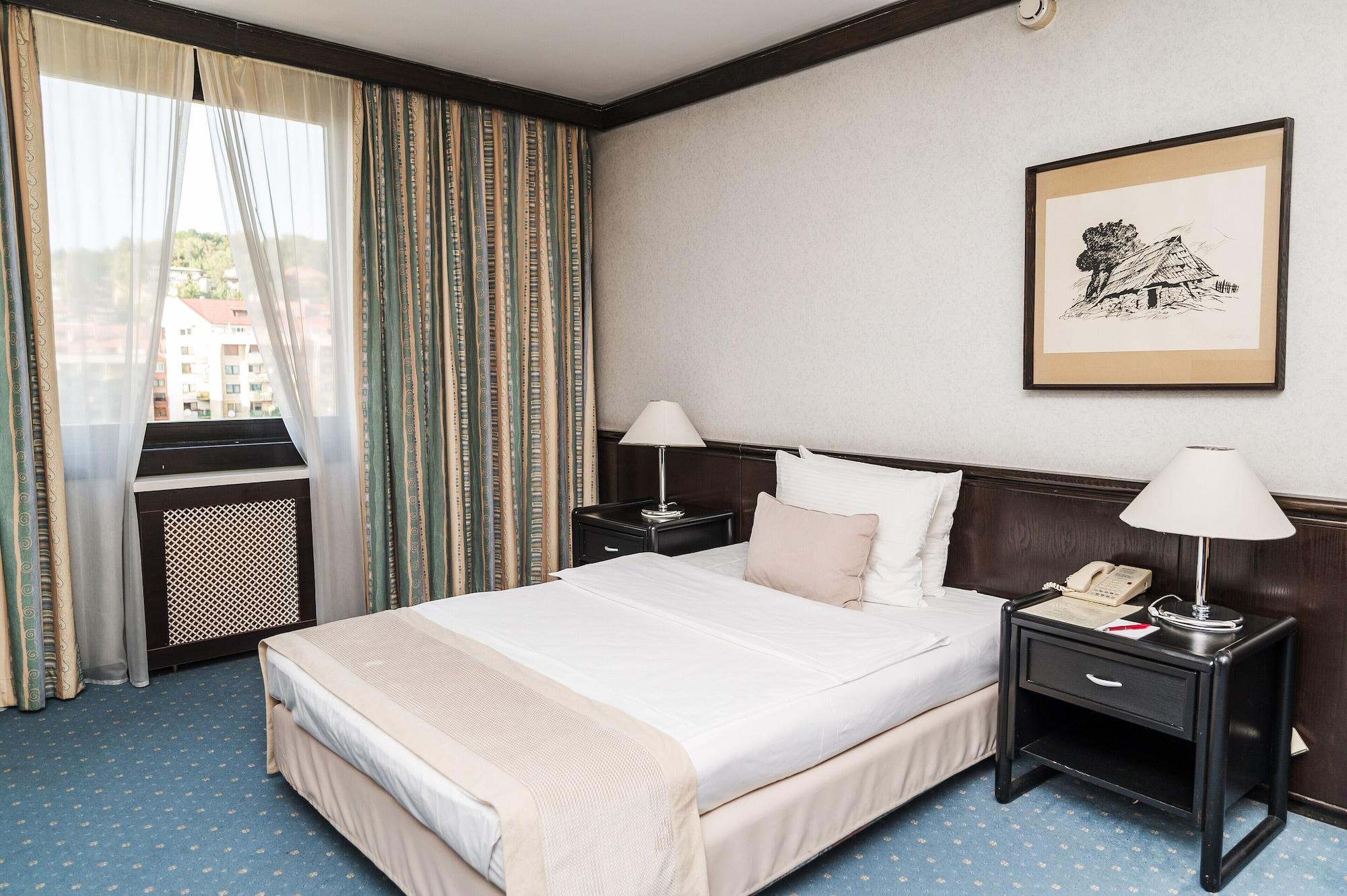 Hotel Holiday 4*